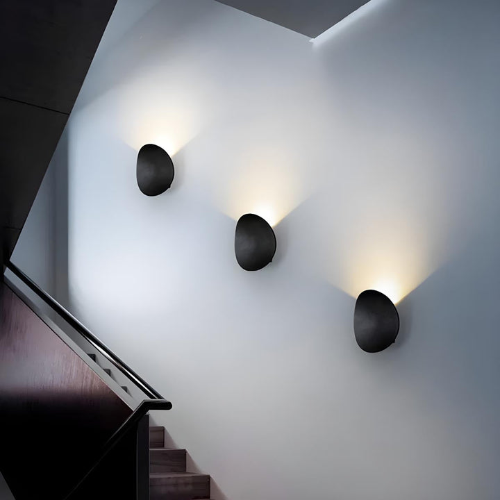 Moderne Wandlampe aus Aluminium in Schwarz oder Weiß