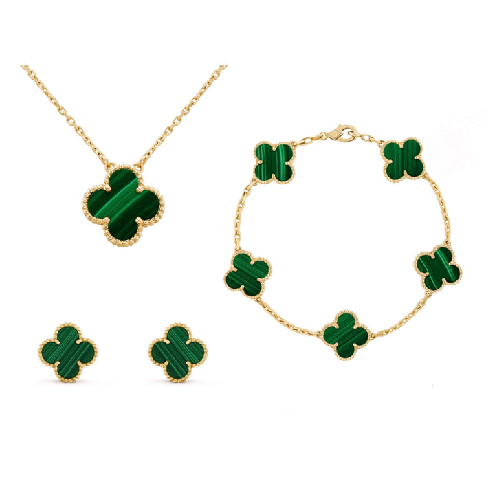 Goldene Schmuckset mit grünen Kleeblatt-Anhängern, Halskette, Armband, Ohrringe, elegant.