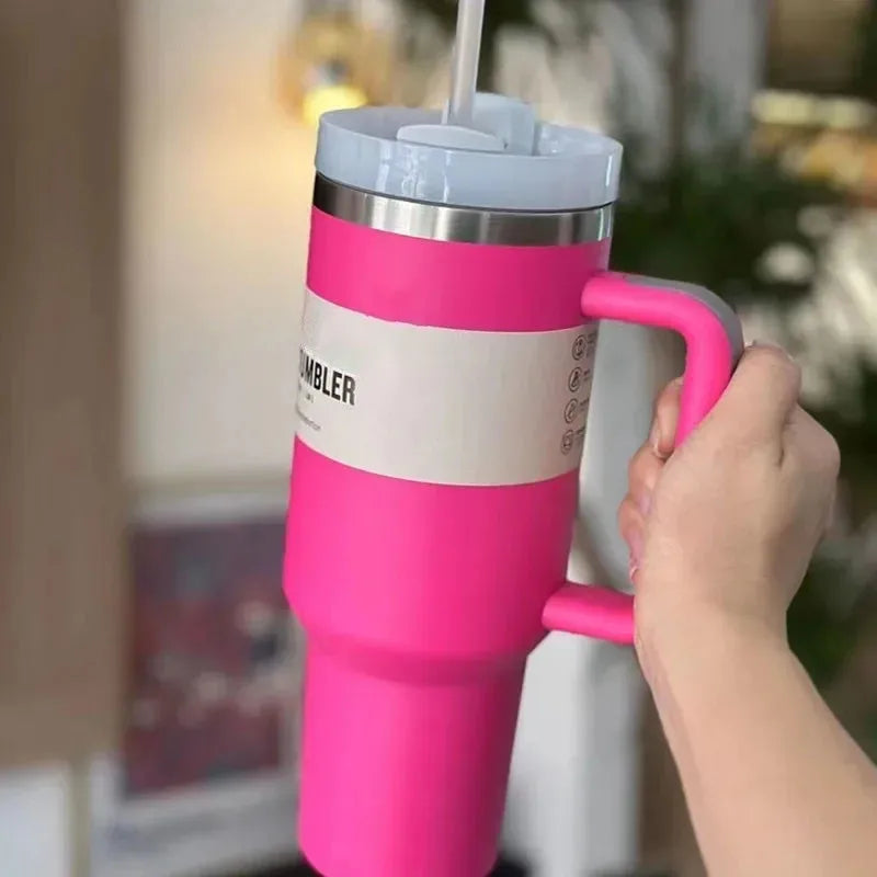 "Isolierter Edelstahl-Reisebecher 40oz, auslaufsicher, mit Griff und Strohhalm, passend für Getränkehalter, modernes Design."