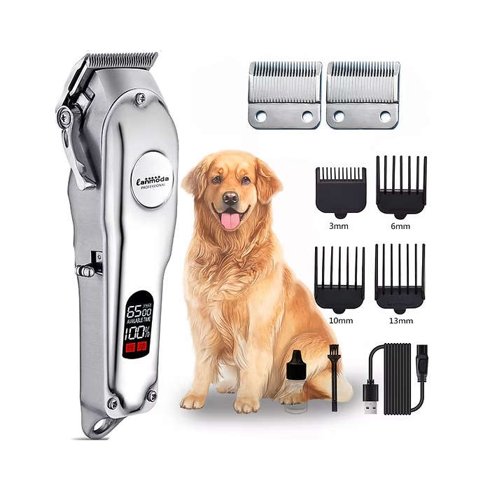 "Kabelloser Haustiertrimmer in Benutzung, geräuschloser Betrieb, ideal für Hunde und Katzen, inklusive Klingenaufsätze."
