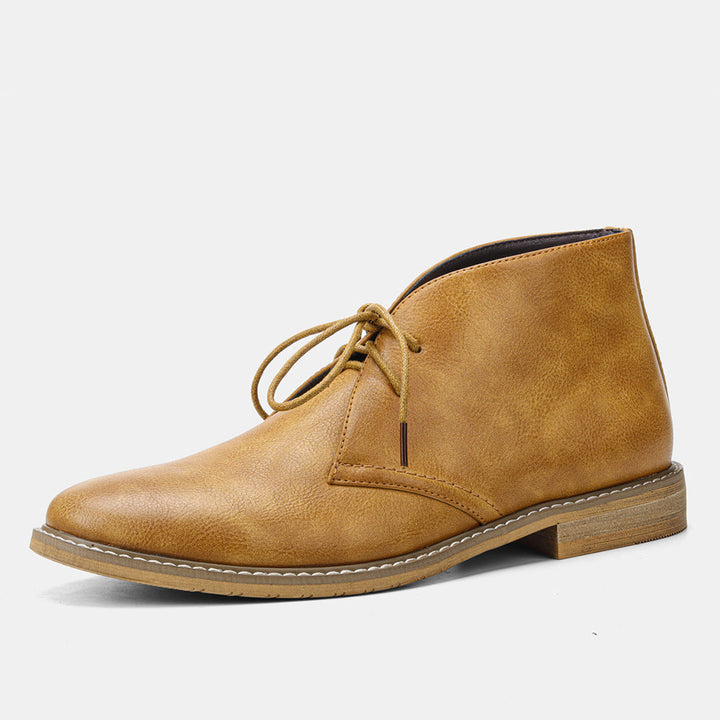 "Klassische Herren-Desert Boots aus Vintage Leder mit robuster Gummisohle und elegantem Design, seitliche Ansicht."