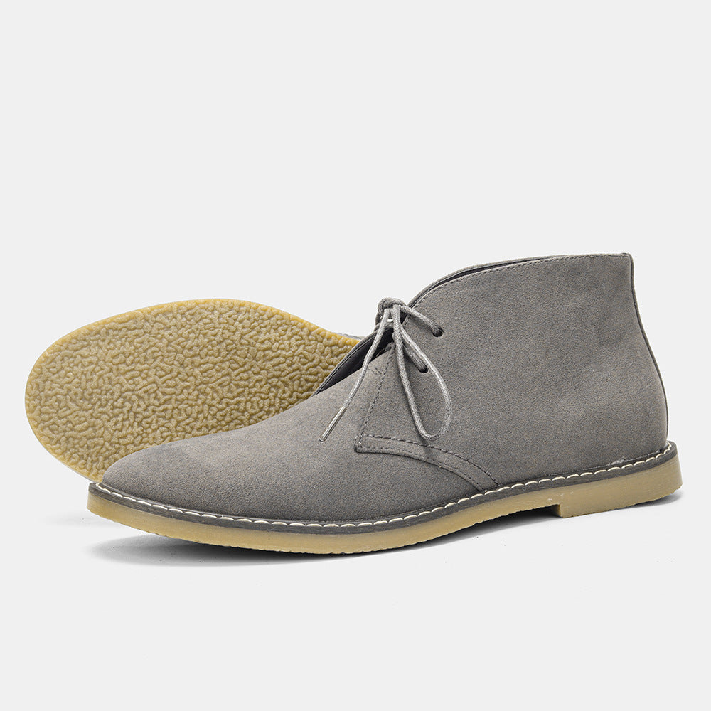 "Klassische Herren-Desert Boots aus Vintage Leder mit robuster Gummisohle und elegantem Design, seitliche Ansicht."