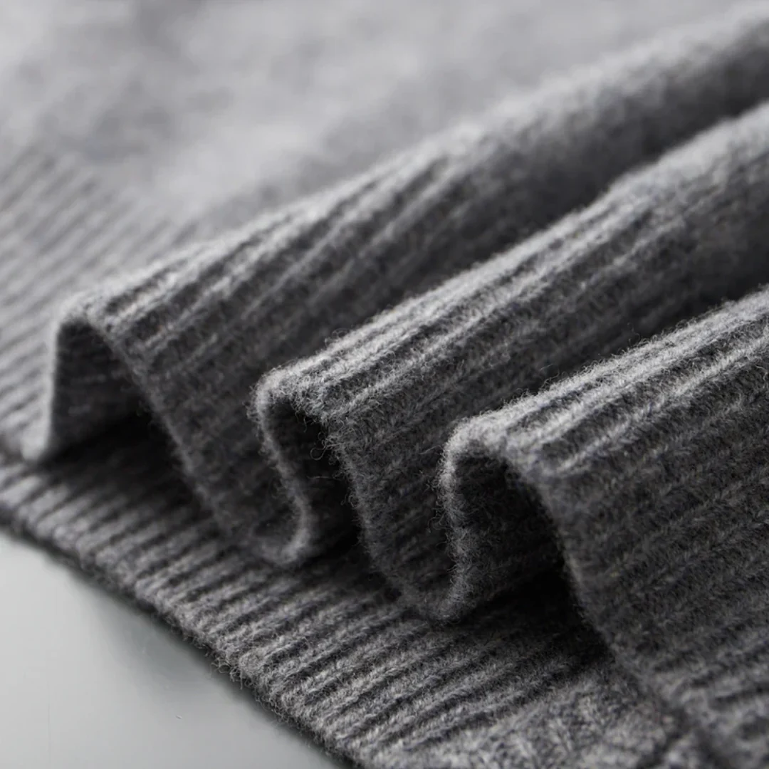 Klassische Herren Strickjacke aus Merinowolle mit Reißverschluss, dunkelblaue Farbe, elegant für Büro und Freizeit.