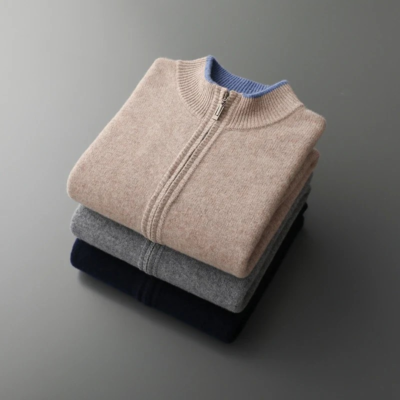 Klassische Herren Strickjacke aus Merinowolle mit Reißverschluss, dunkelblaue Farbe, elegant für Büro und Freizeit.