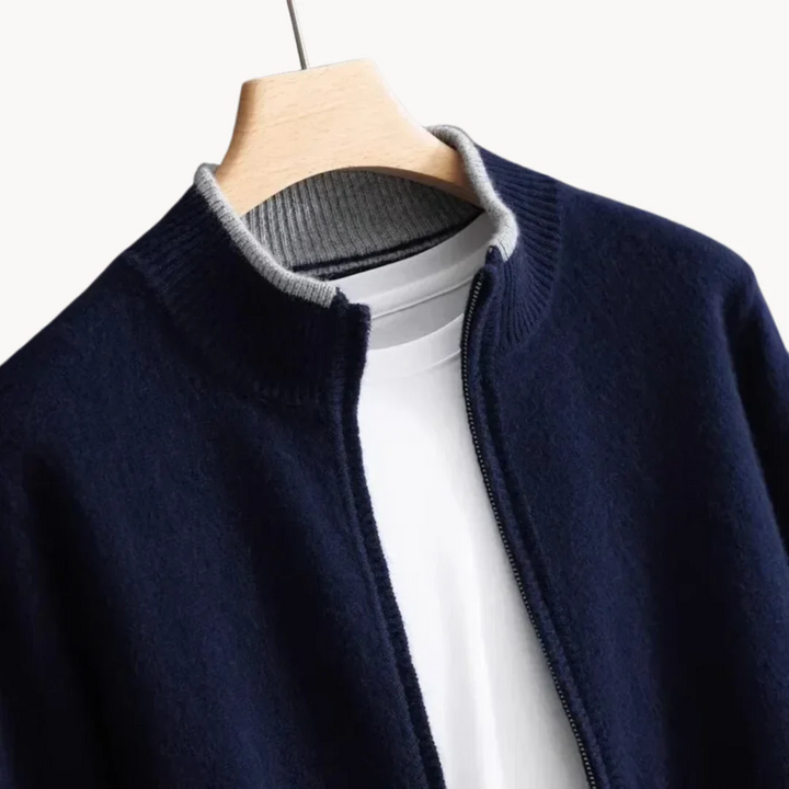 Klassische Herren Strickjacke aus Merinowolle mit Reißverschluss, dunkelblaue Farbe, elegant für Büro und Freizeit.