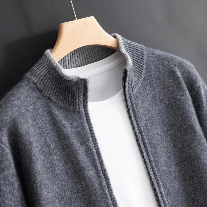 Klassische Herren Strickjacke aus Merinowolle mit Reißverschluss, dunkelblaue Farbe, elegant für Büro und Freizeit.