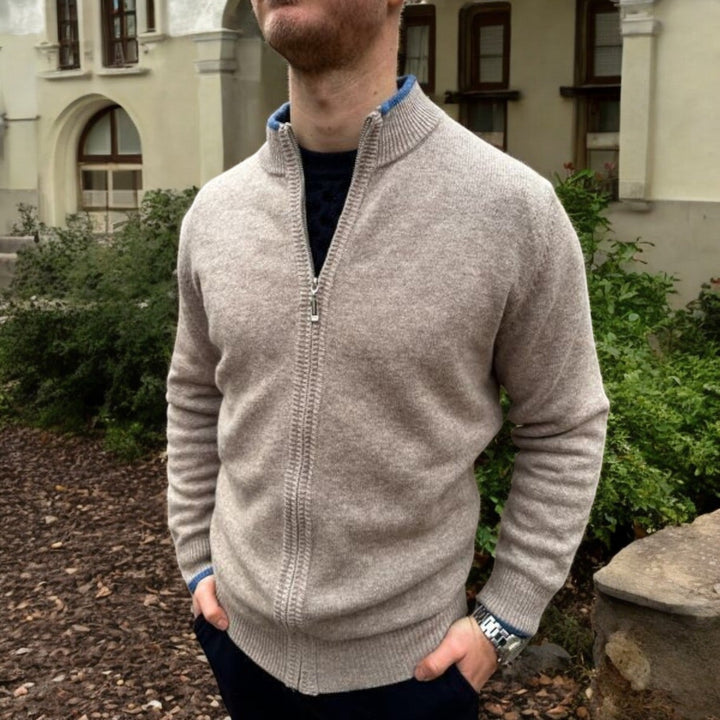 Klassische Herren Strickjacke aus Merinowolle mit Reißverschluss, dunkelblaue Farbe, elegant für Büro und Freizeit.