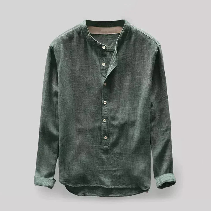 "Klassische Herrenbluse aus Oxford-Gewebe in Weiß mit Button-Down-Kragen, ideal für elegante und legere Anlässe."