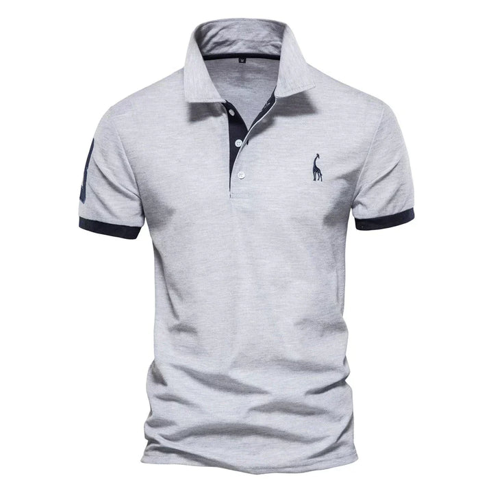 "Klassisches Herren Poloshirt, marineblau, weicher atmungsaktiver Stoff, eleganter Stil für Alltag und Freizeit."