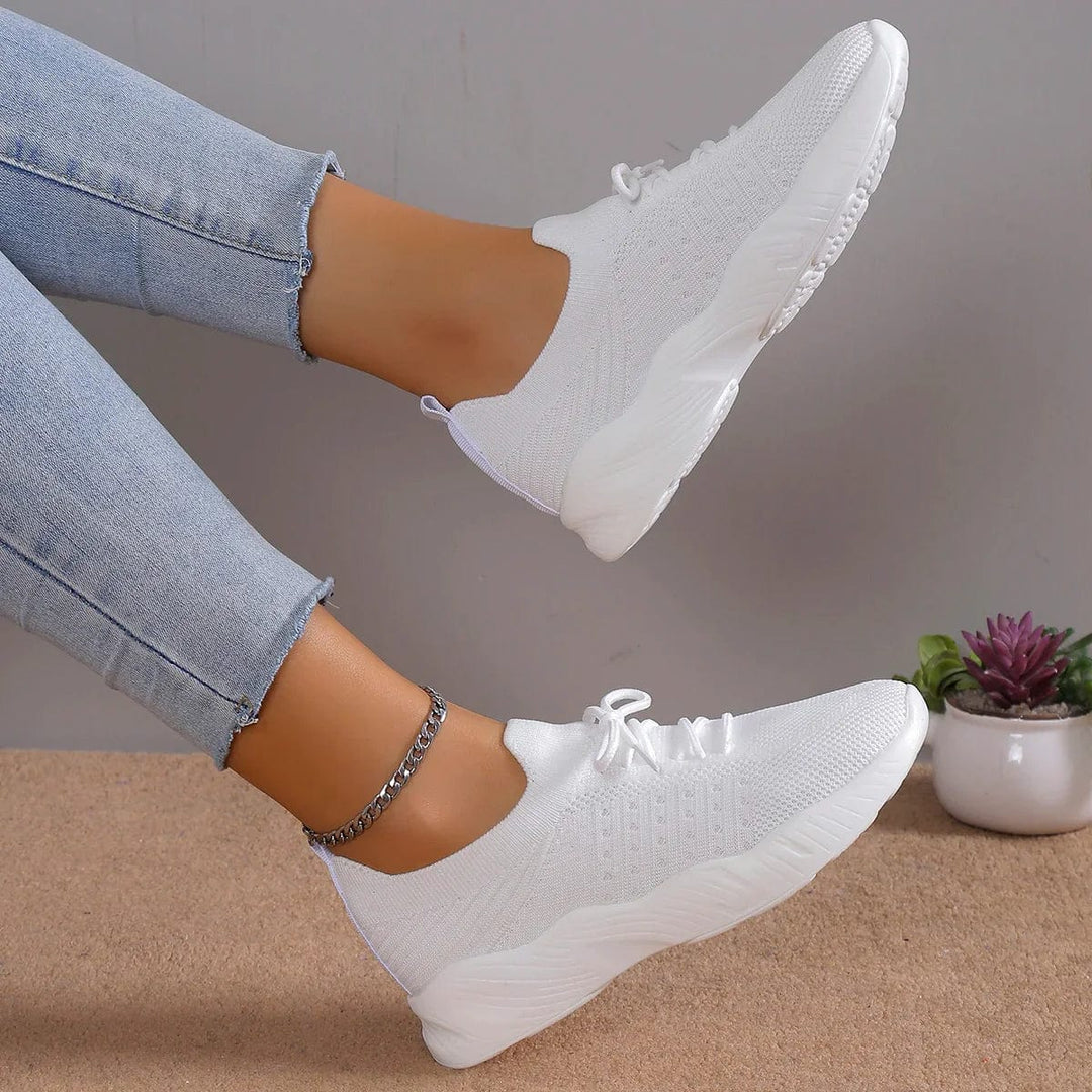 Komfortschuhe für Frauen in Beige, unterstützen Haltung, ideal für Alltag und Freizeit. Stilvoll und bequem für gesunde Füße.