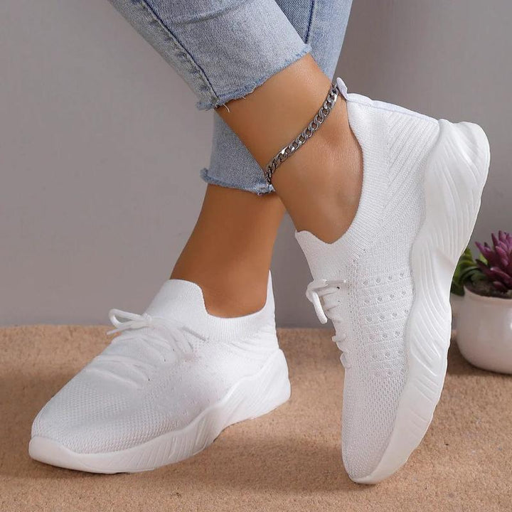 Komfortschuhe für Frauen in Beige, unterstützen Haltung, ideal für Alltag und Freizeit. Stilvoll und bequem für gesunde Füße.