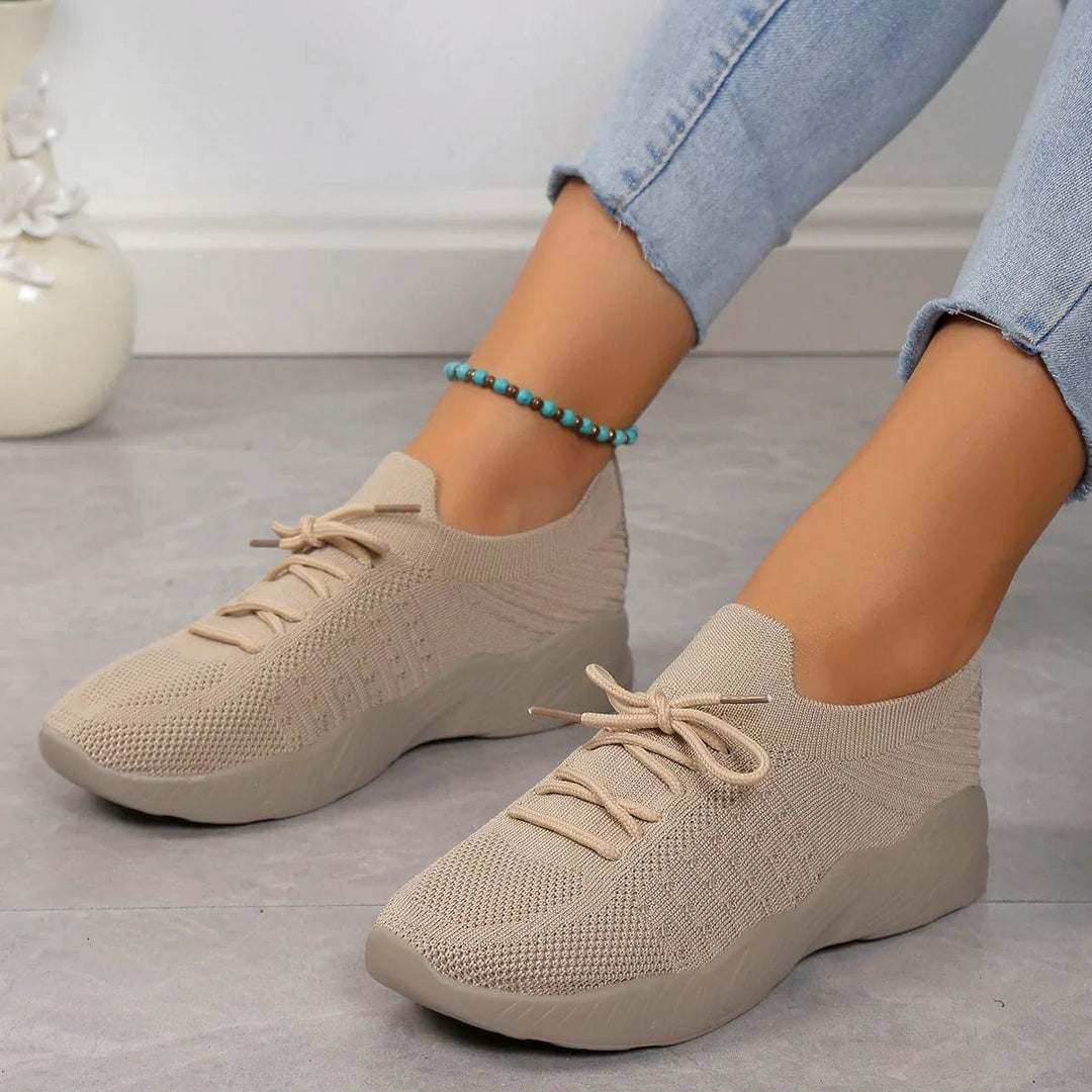 Komfortschuhe für Frauen in Beige, unterstützen Haltung, ideal für Alltag und Freizeit. Stilvoll und bequem für gesunde Füße.