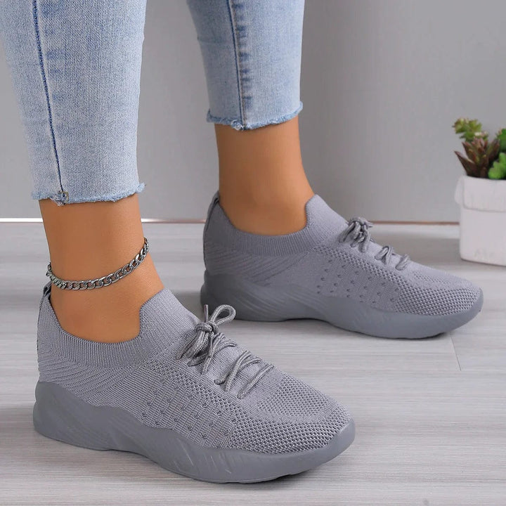 Komfortschuhe für Frauen in Beige, unterstützen Haltung, ideal für Alltag und Freizeit. Stilvoll und bequem für gesunde Füße.