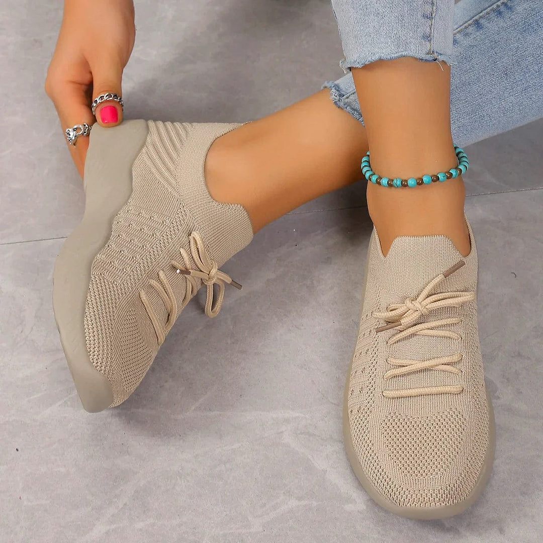 Komfortschuhe für Frauen in Beige, unterstützen Haltung, ideal für Alltag und Freizeit. Stilvoll und bequem für gesunde Füße.