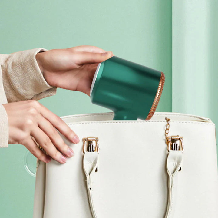 "Kompakter USB aufladbarer Fusselentferner, handlich, mit sanftem Rasurgitter, effektiv gegen Fusseln auf Kleidung."