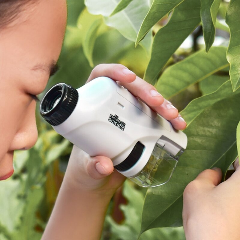 "Kompaktes LED-Kindermikroskop in Blau, tragbar, 120x Vergrößerung, ideal für junge Entdecker und Gartenabenteuer."