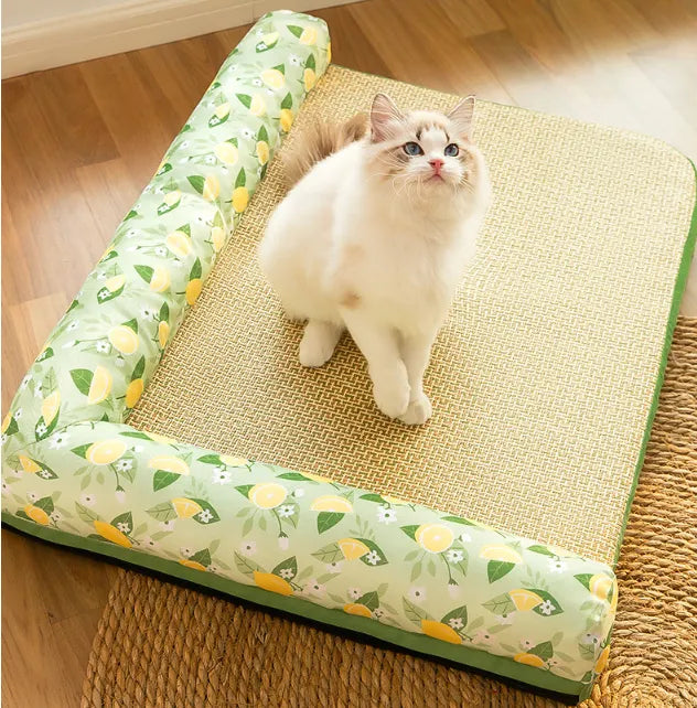 "Kühlmatte für Katzen mit erhöhtem Rand, hellblau, bietet erfrischenden Komfort und Geborgenheit auf heißen Sommertagen."