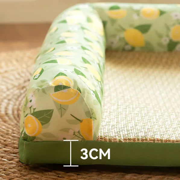 "Kühlmatte für Katzen mit erhöhtem Rand, hellblau, bietet erfrischenden Komfort und Geborgenheit auf heißen Sommertagen."