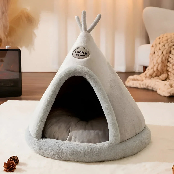"Kuschelhöhle für Haustiere im Tipi-Design, weiche Polsterung, wärmespeichernd, ideal für Hunde und Katzen."