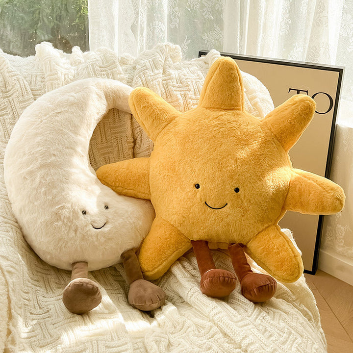 "Kuscheliges Deko-Kissen aus Polyester mit Sonne-Mond-Motiv in magischem Design für ein beruhigendes Zuhause."