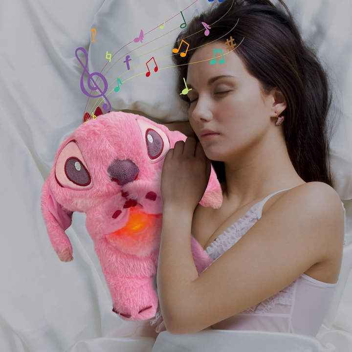 "Kuscheliges Plüschspielzeug mit sanften Lichtern und Musik, ideal für Geborgenheit und Entspannung bei Kindern und Babys."