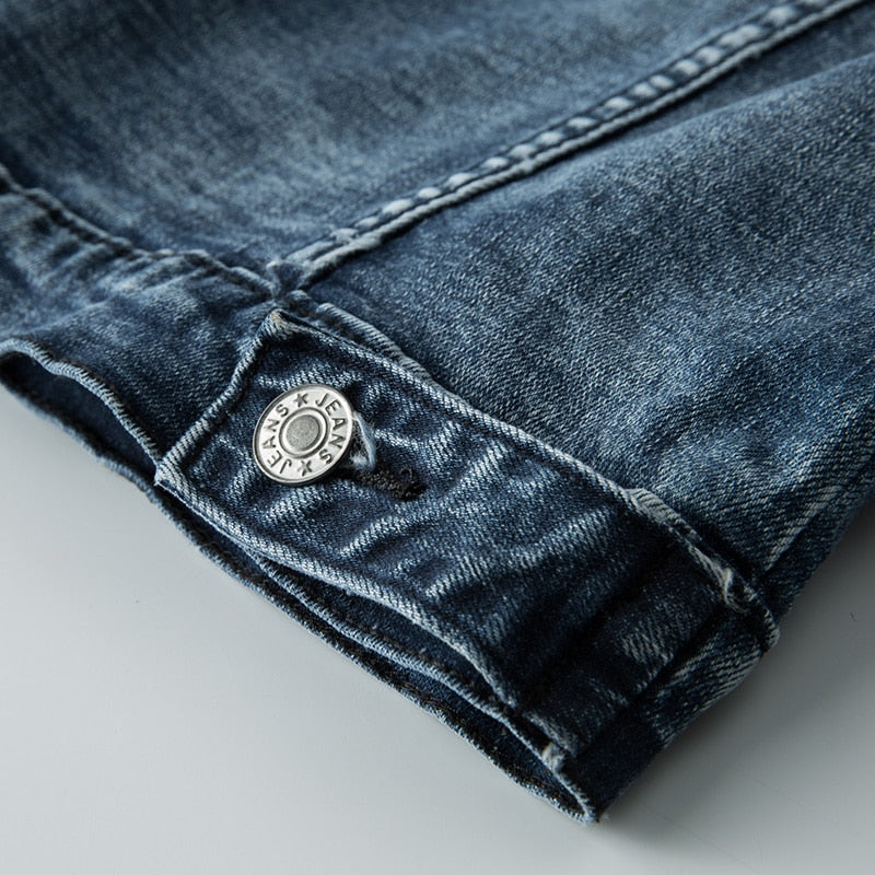 "Lässige Damen-Denim-Jacke; modisches, vielseitiges Design, hochwertiger Jeansstoff, ideal für jede Jahreszeit."