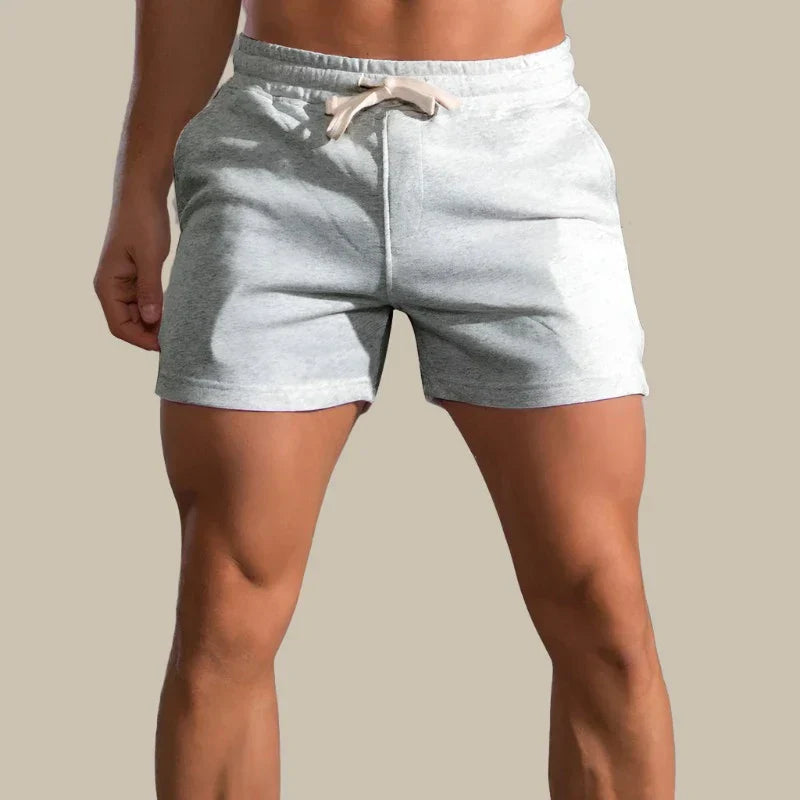 Lässige Herren Slim-Fit Shorts in Blau, moderne Passform, atmungsaktiv, mit Taschen, für Sommeranlässe ideal.