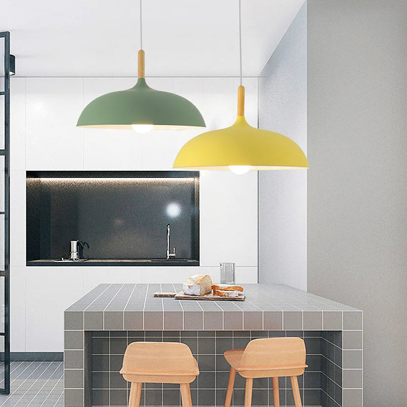 LED-Deckenleuchte Eiche im minimalistischen skandinavischen Design, warmes Licht, klare Linien, perfekte für Wohnzimmer.