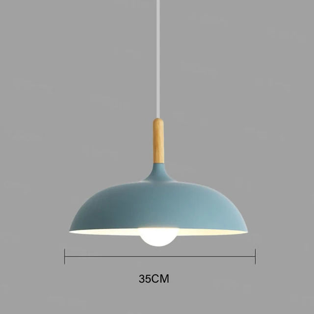 LED-Deckenleuchte Eiche im minimalistischen skandinavischen Design, warmes Licht, klare Linien, perfekte für Wohnzimmer.