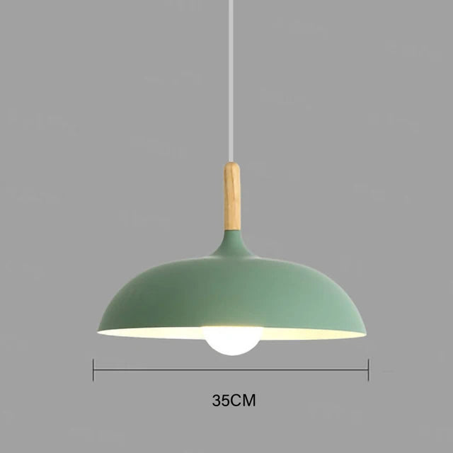 LED-Deckenleuchte Eiche im minimalistischen skandinavischen Design, warmes Licht, klare Linien, perfekte für Wohnzimmer.
