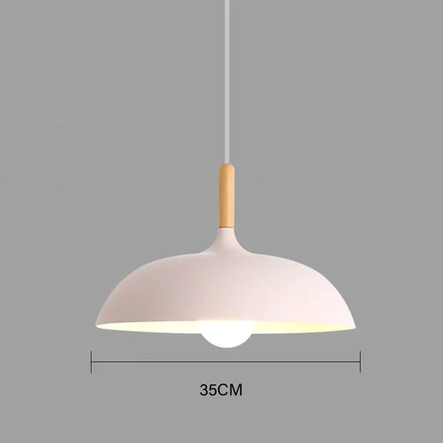 LED-Deckenleuchte Eiche im minimalistischen skandinavischen Design, warmes Licht, klare Linien, perfekte für Wohnzimmer.