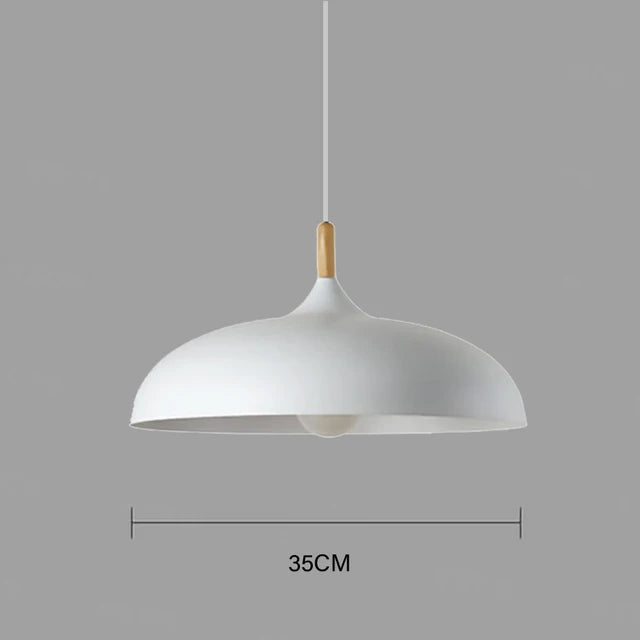 LED-Deckenleuchte Eiche im minimalistischen skandinavischen Design, warmes Licht, klare Linien, perfekte für Wohnzimmer.
