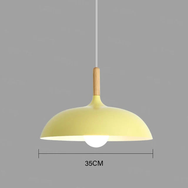 LED-Deckenleuchte Eiche im minimalistischen skandinavischen Design, warmes Licht, klare Linien, perfekte für Wohnzimmer.