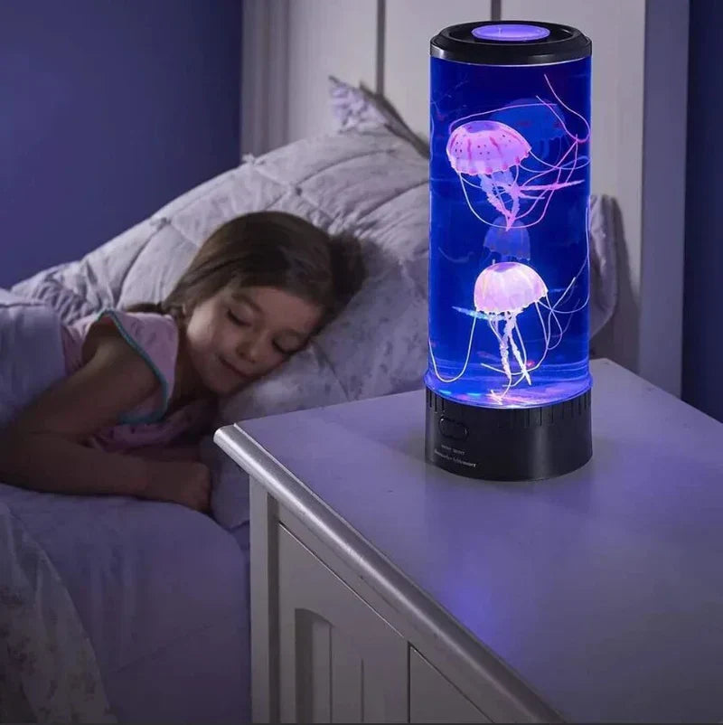 LED Lava Lampe mit schwebenden Quallen und wechselnden Farben, ideal zur Entspannung im Wohn- oder Schlafzimmer.