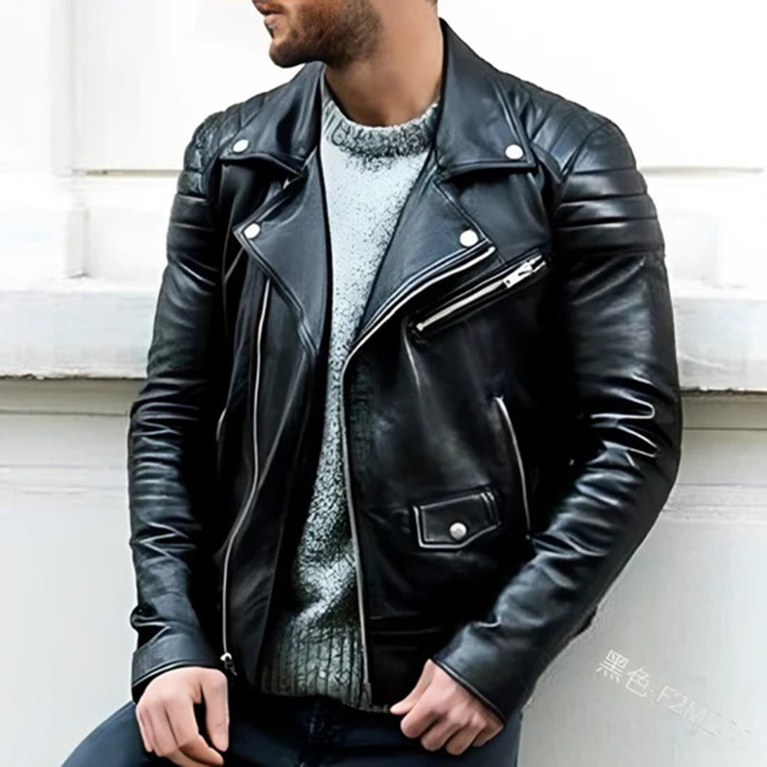 Mann in schwarzer Lederjacke, Biker-Stil, Reißverschlüsse, modisch, urban, Herrenmode.