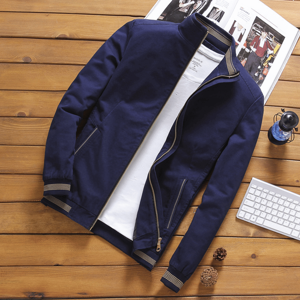 Leichte, elegante Herrenjacke in Dunkelblau mit taillierter Passform und modernem Design, ideal für Alltag und jede Jahreszei