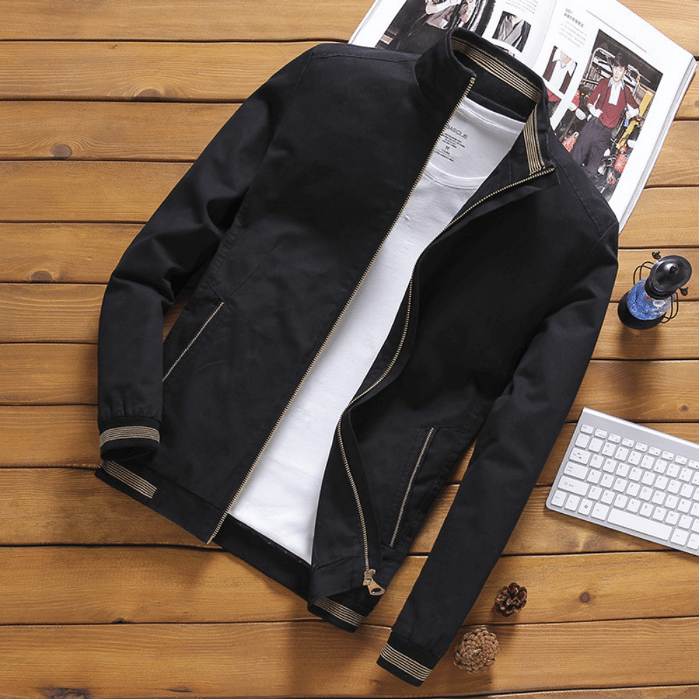 Leichte, elegante Herrenjacke in Dunkelblau mit taillierter Passform und modernem Design, ideal für Alltag und jede Jahreszei
