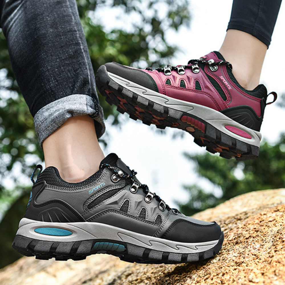 "Leichte graue Outdoor-Wanderschuhe in Seitenansicht für Damen, ideal für Trekking und Abenteurer."