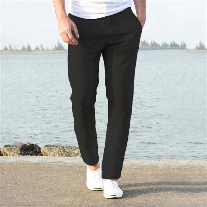 Leichte Herren Leinenhose, atmungsaktiv und bequem, beige Farbe, ideal für Sommer, lockerer Schnitt für lässigen Look.