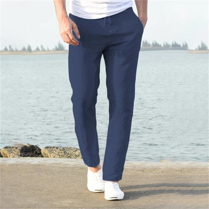 Leichte Herren Leinenhose, atmungsaktiv und bequem, beige Farbe, ideal für Sommer, lockerer Schnitt für lässigen Look.