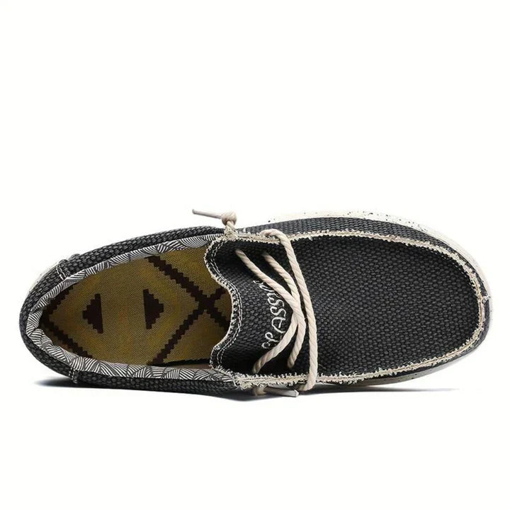 "Leichte Herrenschuhe, bequeme Slip-Ons, optimale Luftzirkulation, ideal für den Alltag und lange Spaziergänge."