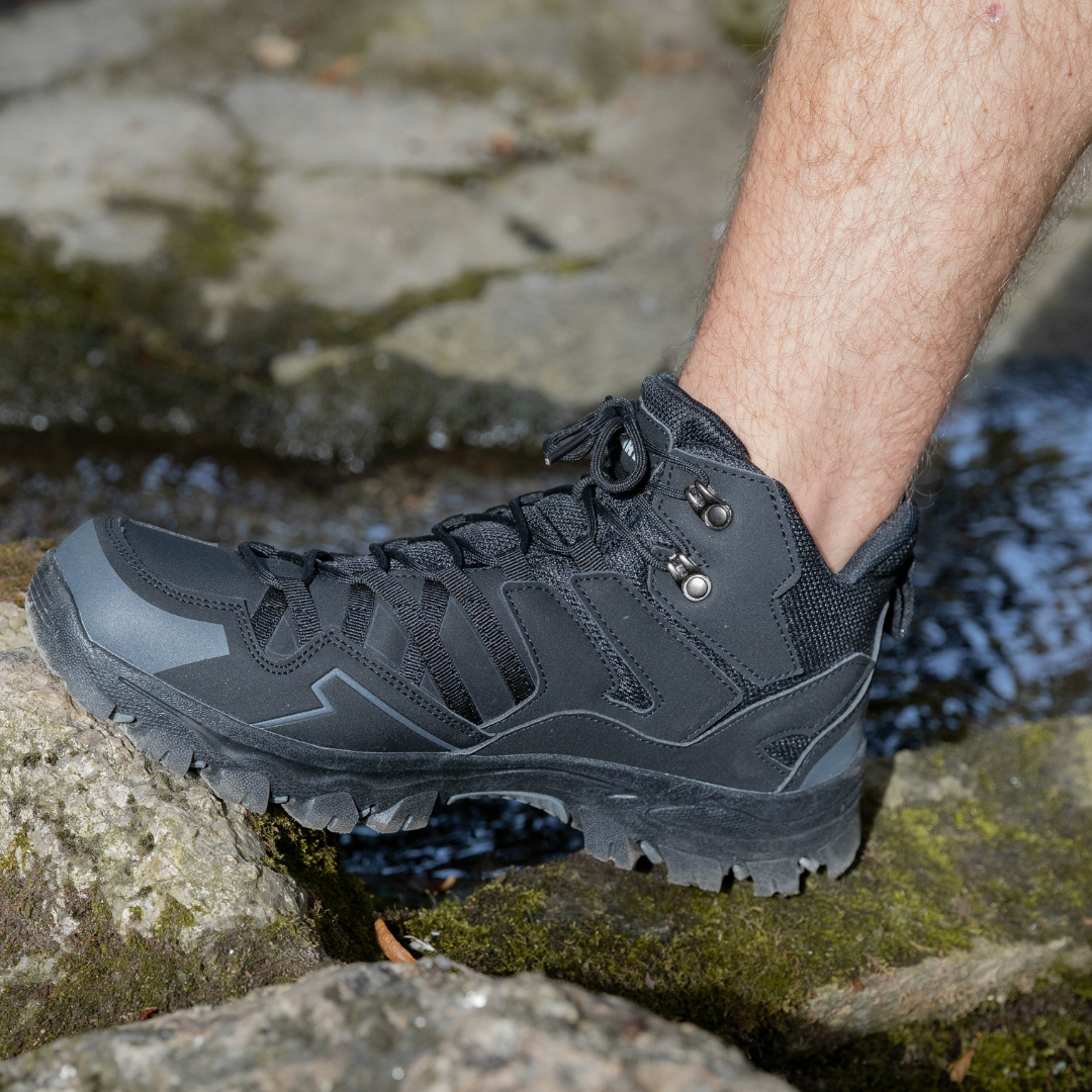"Leichte orthopädische Wanderschuhe für Damen mit abnehmbarem Riemen, rutschfester Sohle und wasserfester Oberfläche."