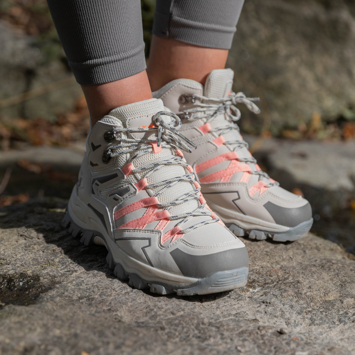 "Leichte orthopädische Wanderschuhe für Damen mit abnehmbarem Riemen, rutschfester Sohle und wasserfester Oberfläche."