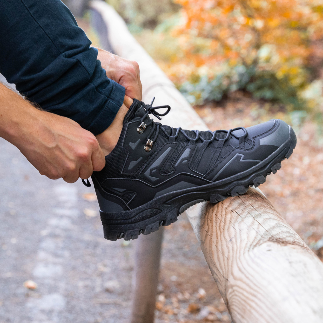 "Leichte orthopädische Wanderschuhe für Damen mit abnehmbarem Riemen, rutschfester Sohle und wasserfester Oberfläche."