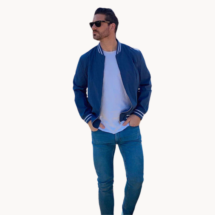 "Leichte zweifarbige Herrenjacke, modern und stilvoll, mit bequemer Passform und zeitgemäßer Eleganz."