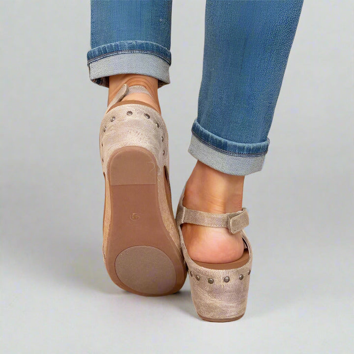 "Lila vegane Sandalen für Damen, orthopädische Passform, elegantes Design, mit Klettverschluss, optimal für Komfort"