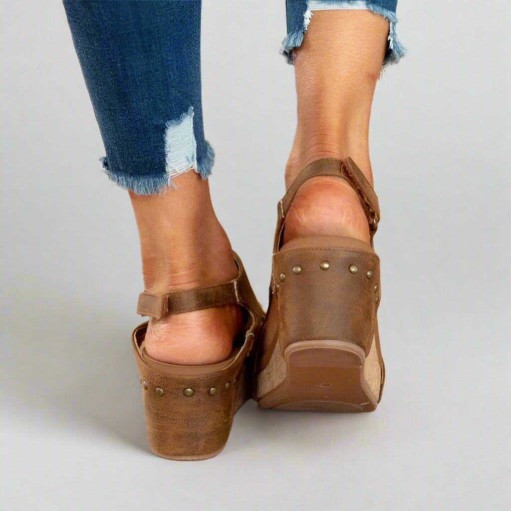 "Lila vegane Sandalen für Damen, orthopädische Passform, elegantes Design, mit Klettverschluss, optimal für Komfort"