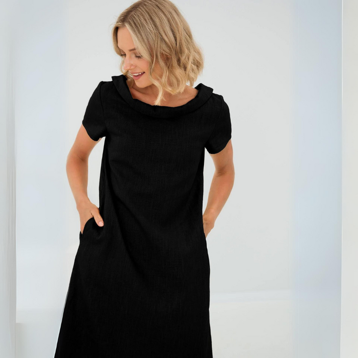 "Luftiges, atmungsaktives Leinenkleid in A-Linie, ideal für sommerliche Tage, zeitlose Eleganz für jede Gelegenheit."