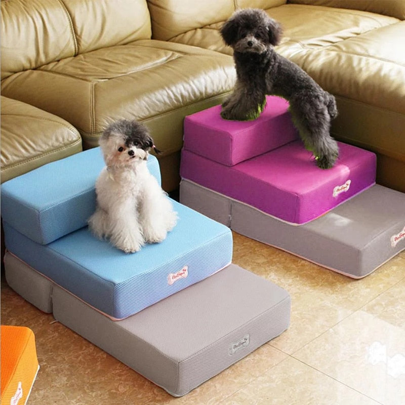 "Luxuriöse Hundetreppe in Beige mit rutschfester Oberfläche für sicheren Zugang zu Sofa & Bett, ideal für kleine Haustiere."