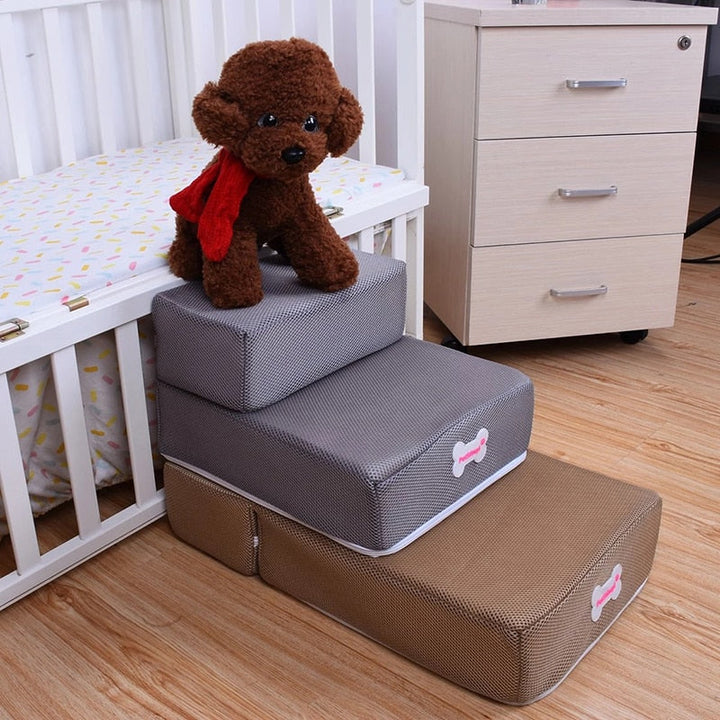 "Luxuriöse Hundetreppe in Beige mit rutschfester Oberfläche für sicheren Zugang zu Sofa & Bett, ideal für kleine Haustiere."